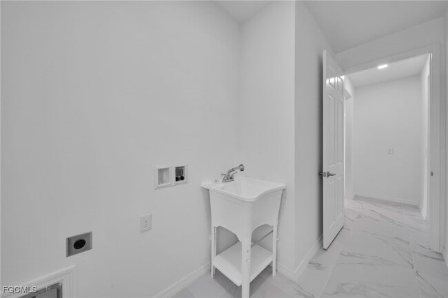 Building Photo - 4113 19th St SW