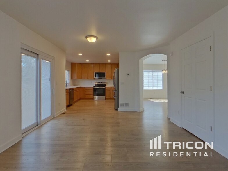Building Photo - 13058 Monaco Way