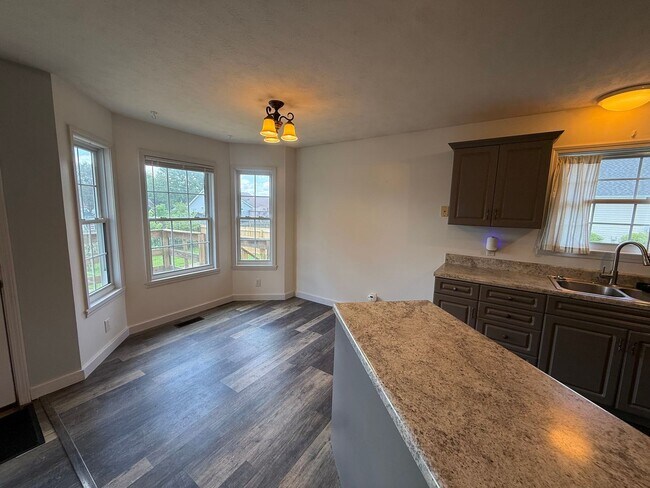 Building Photo - Charming 3BR/2BA Home in Greenbrier