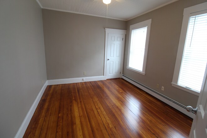 Building Photo - 38 Warner St