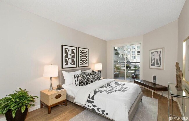 Building Photo - 240 Lombard St