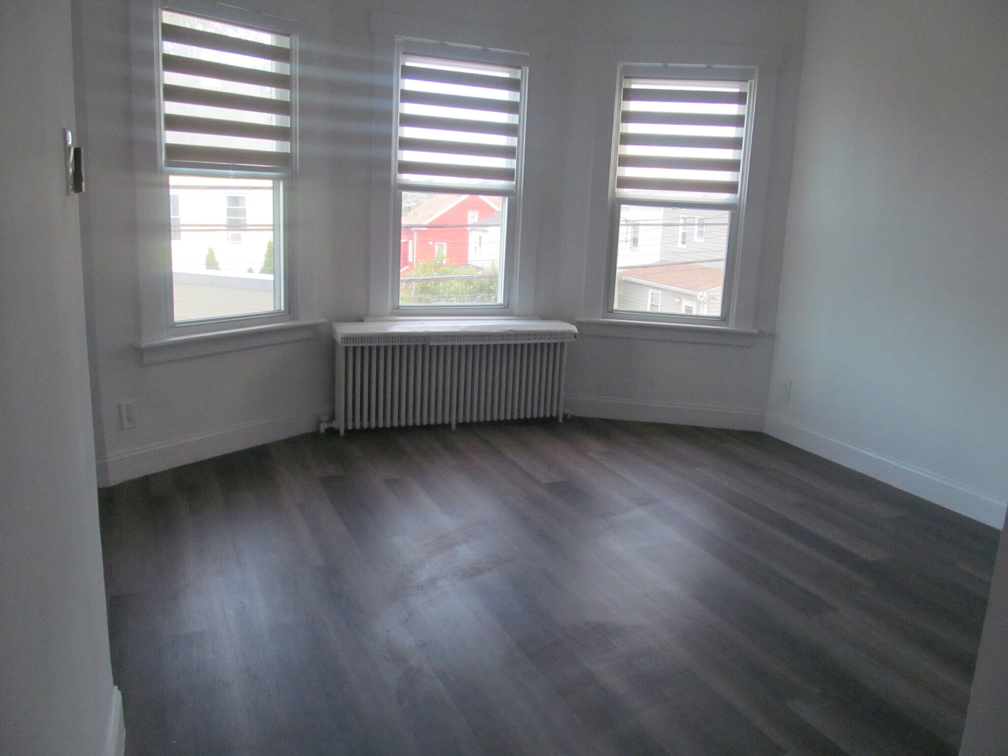 Livingroom-pic 1 - 307 N 7th St