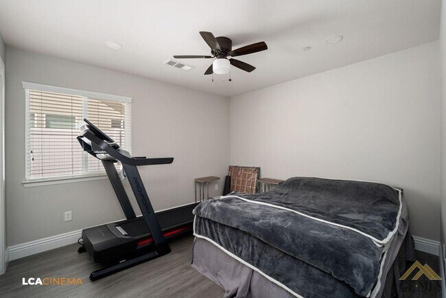 Building Photo - Luxury Living in Windermere Seven Oaks: Modern 5 Bed, 3 Bath Home with Pool, Solar, and Gated Nei...