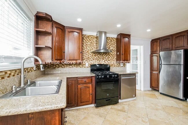 Building Photo - Remodeled 1924 3 Bedroom LA Home