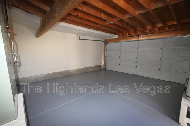 Building Photo - 5354 S Lindell Rd