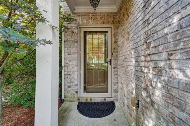 Building Photo - 702 Surrey Park Pl SE