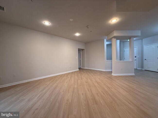 Building Photo - 407 Carson Terrace