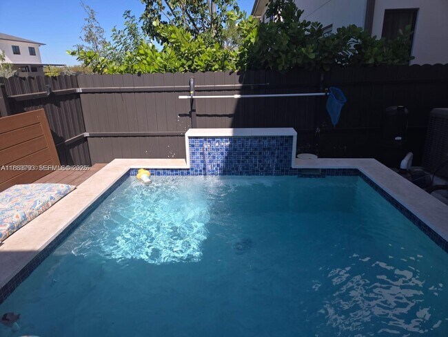 Building Photo - 249 NW 12th Ct