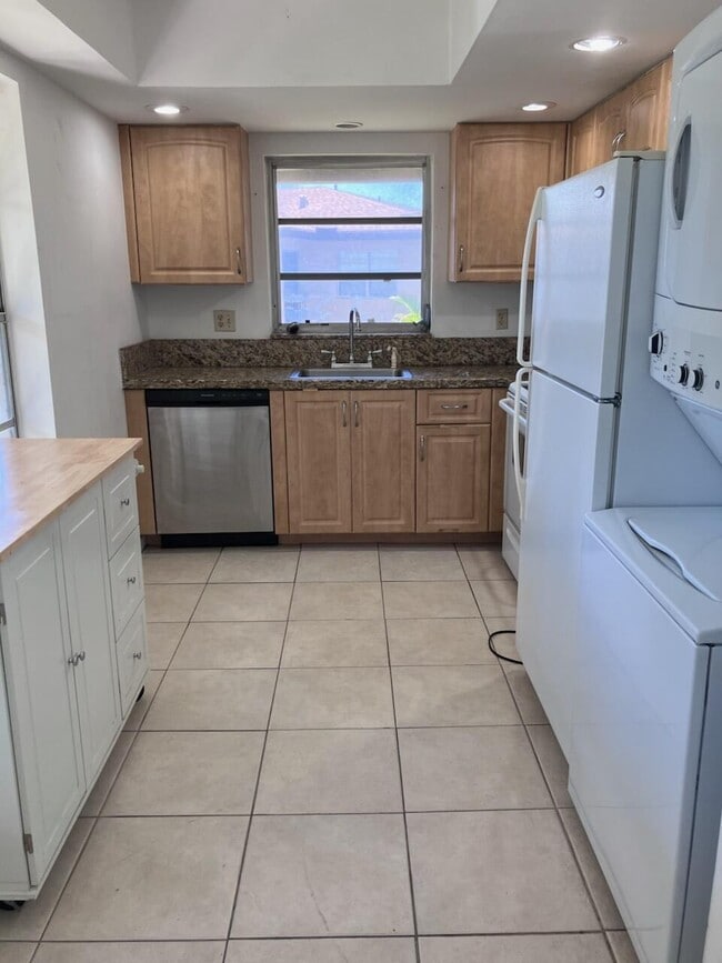 Building Photo - 13777 Via Aurora