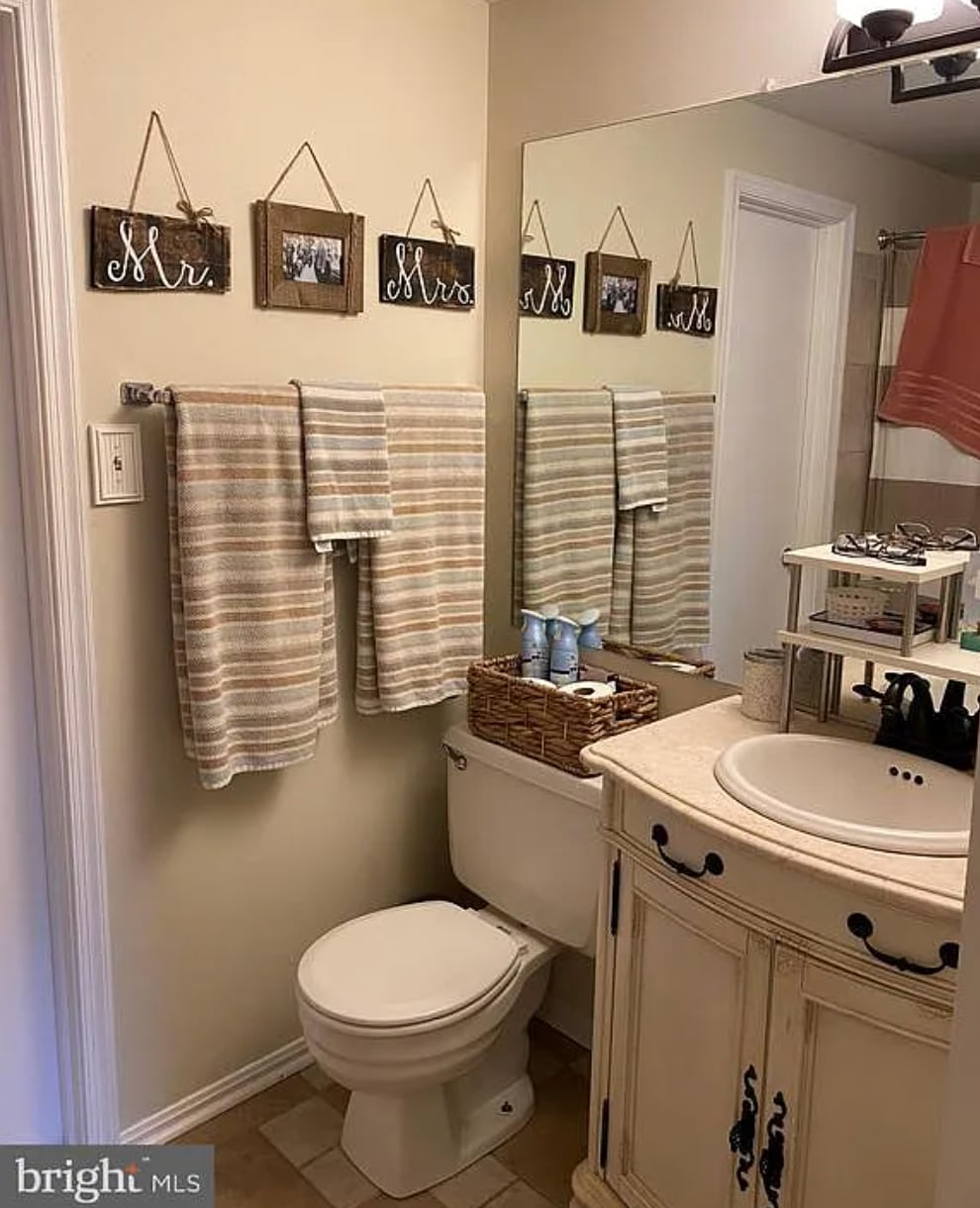 Building Photo - 17570 Macduff Ave