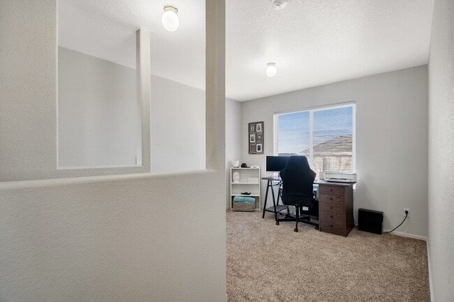 Building Photo - 2205 Meadowlark Ln