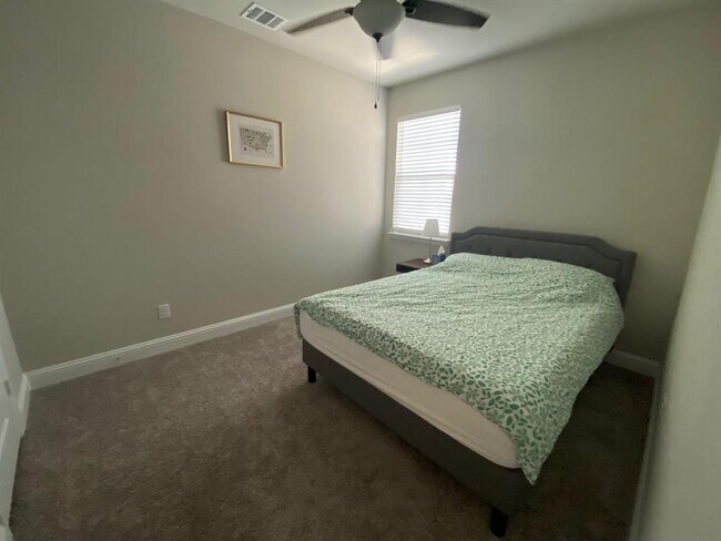 Building Photo - 2008 Naples Dr