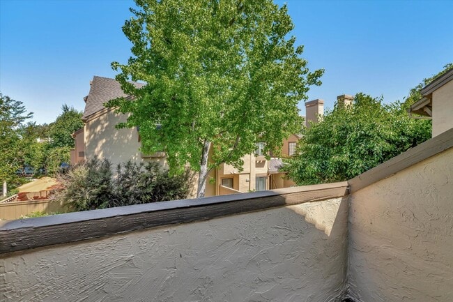 Building Photo - Hamilton Place Townhome