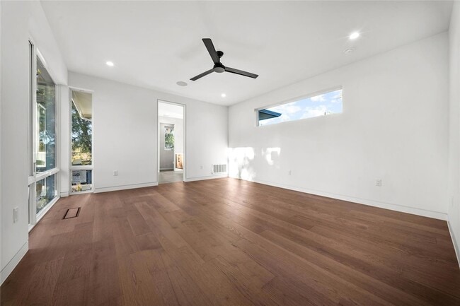 Building Photo - 2904 Westhill Dr