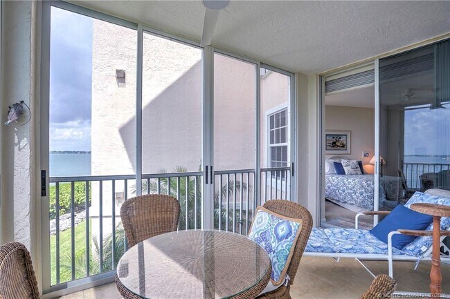 Building Photo - 5750 NE Island Cove Way