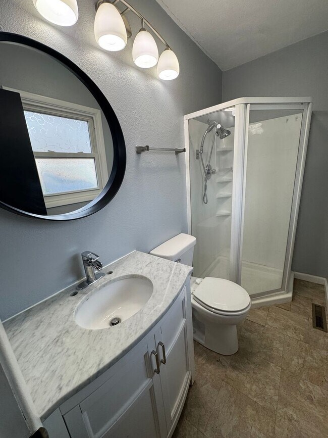 Building Photo - 4 bedroom 2 bath home in Port Byron