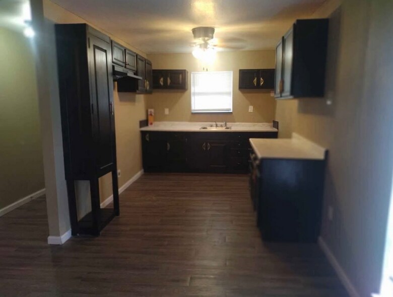 Building Photo - 1029 Rue Louis Phillippe