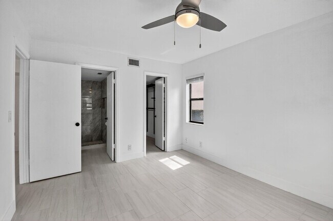 Building Photo - 7262 Golf Colony Ct