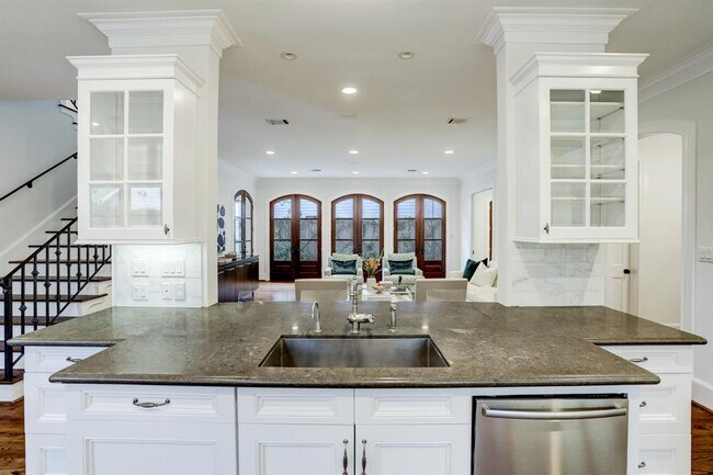 Building Photo - 2435 Stanmore Dr