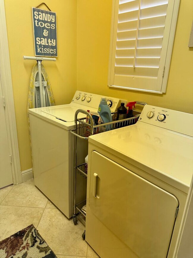 Building Photo - Fully Furnished Seasonal Home Rental with ...