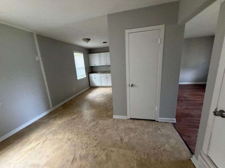 Building Photo - 1507 Mary Jane Ave