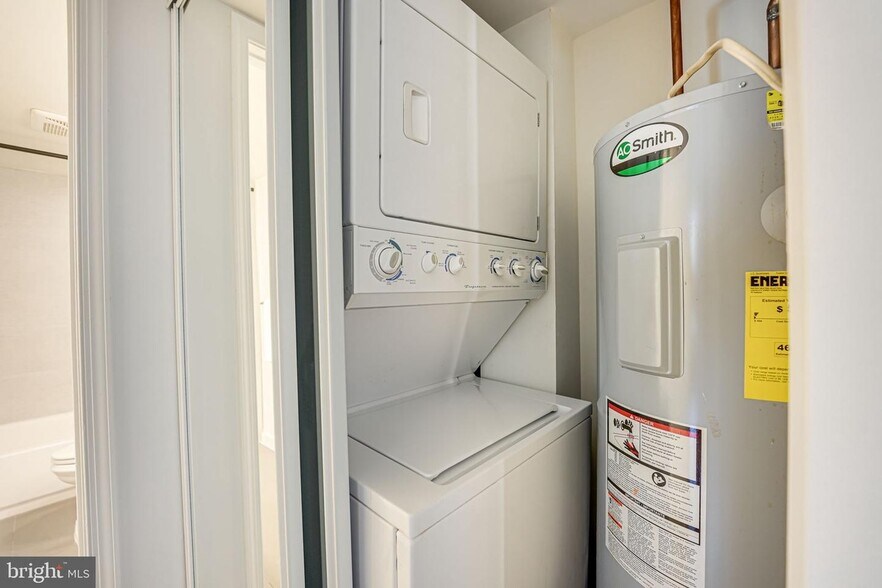 Building Photo - 7600 Tremayne Pl