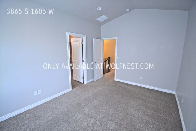 Building Photo - Gorgeous 3 Bedroom West Valley Townhome! N...