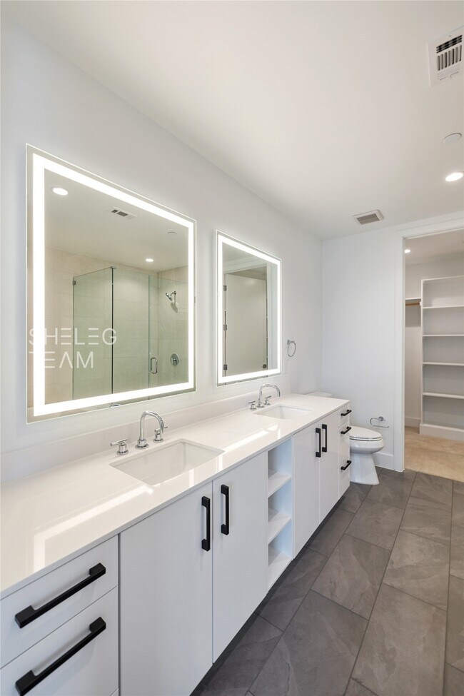 Building Photo - 808 Crawford St