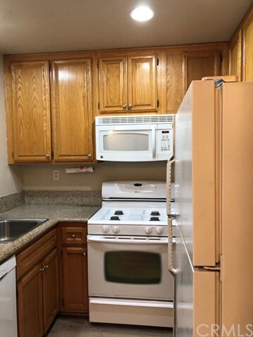 Building Photo - 82 Flor De Sol