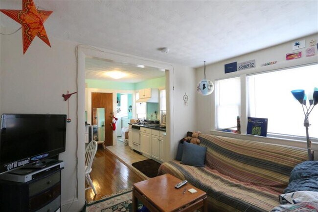 Building Photo - 193 Concord Ave