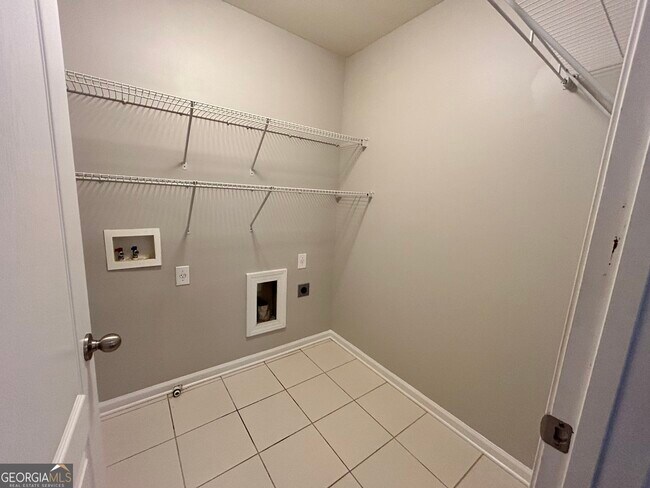 Building Photo - 3640 Dalwood Dr