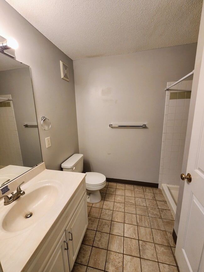 Building Photo - 104 Mill St