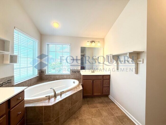 Building Photo - Beautiful 4-Bedroom Home Screened Porch & Bonus Room – Minutes from RTP, Shopping & Dining , Comm...