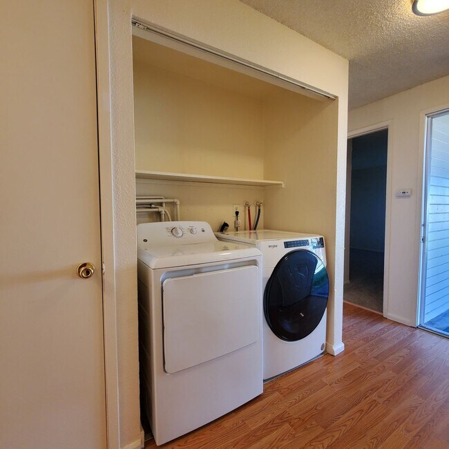 Building Photo - 3 bdrm, 1 bath, attached garage, $1795 Rent