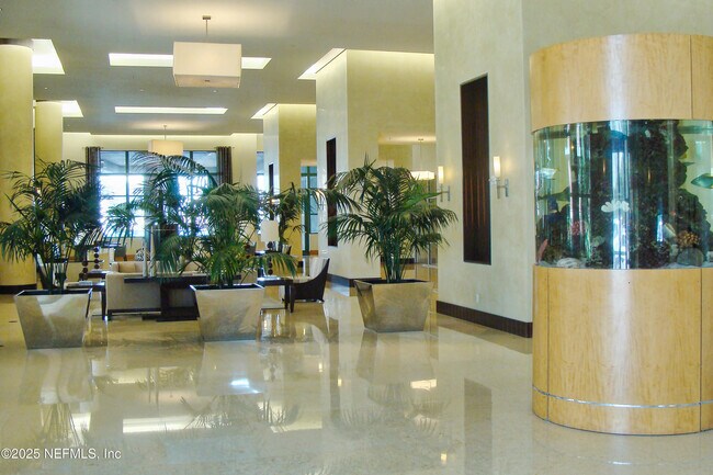 Building Photo - 1431 Riverplace Blvd