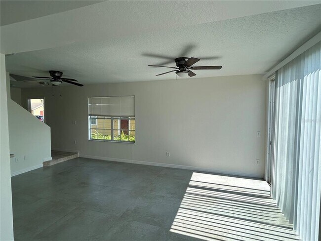 Building Photo - 202 Washington Palm Loop