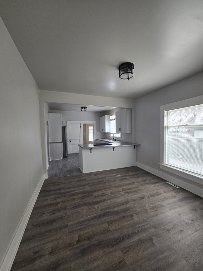 Building Photo - 250 Millwood N