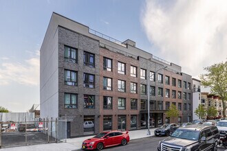 Building Photo - 378 Weirfield St