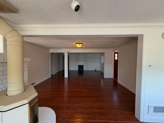 Building Photo - 2814 Mission Beach Heights Rd