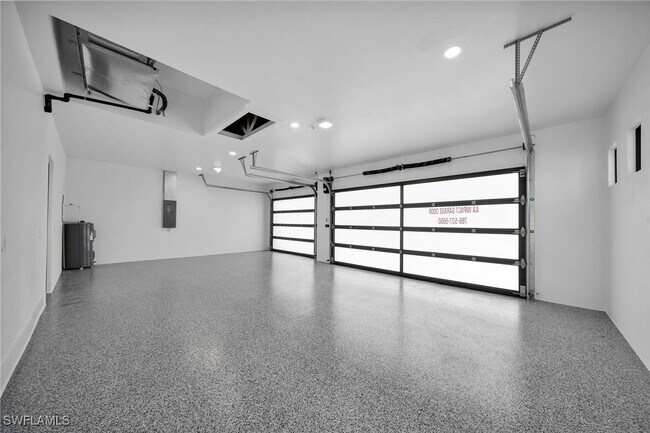 Building Photo - 4016 Chiquita Blvd S