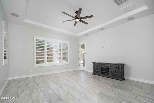 Building Photo - 9752 W Rowel Rd