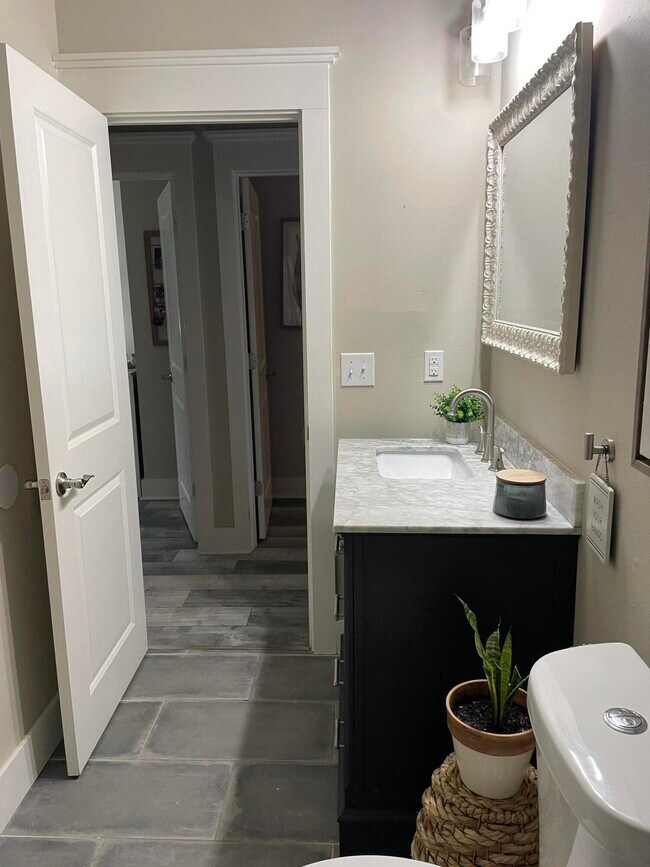 Building Photo - 105 1st St