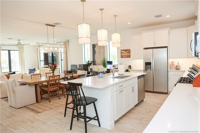 Building Photo - 950 SW Pr Ave