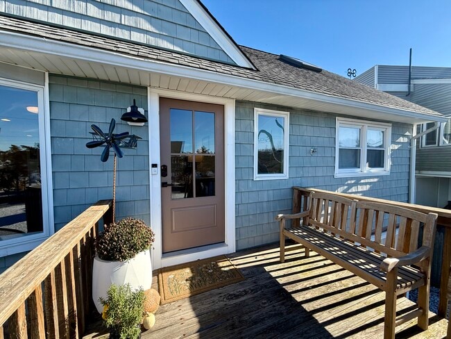 Building Photo - 256 Alley Ave