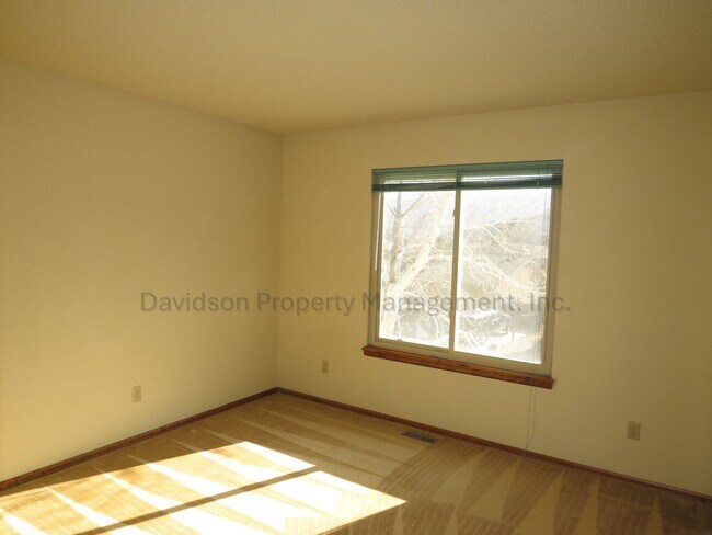 Building Photo - Spacious 3 Bedroom House on the West Side with Mountain Views