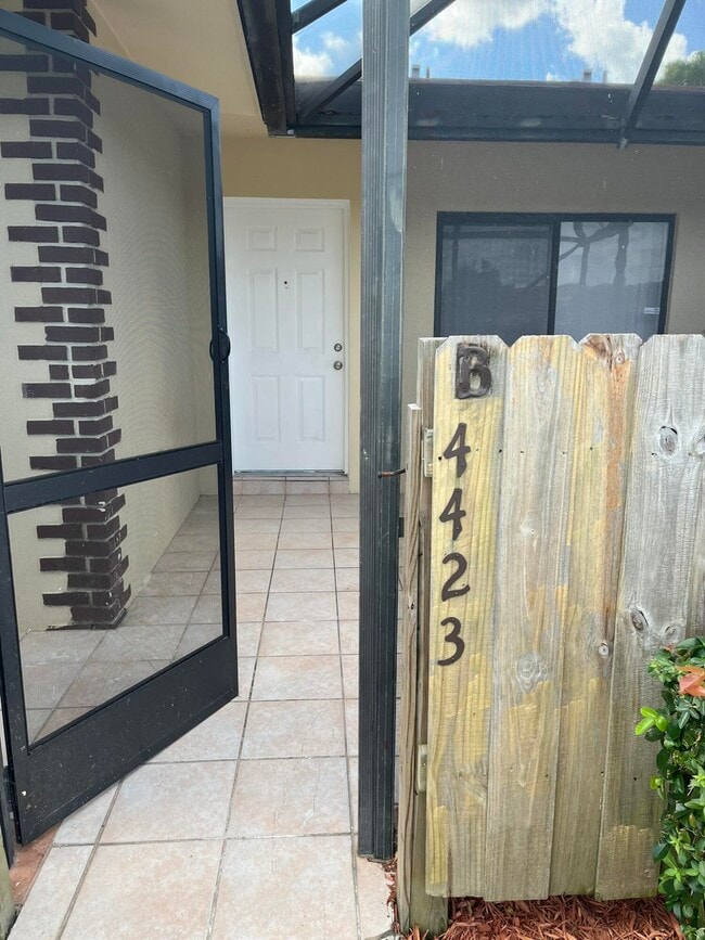 Building Photo - 4423 Woodstock Dr