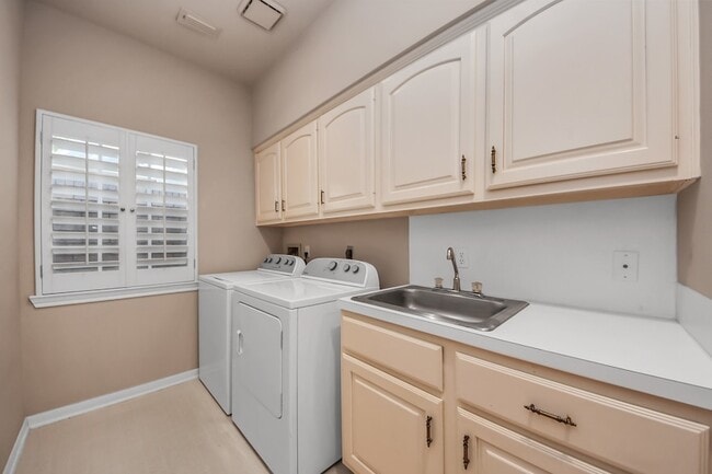 Building Photo - 39 Wild Meadow Ct