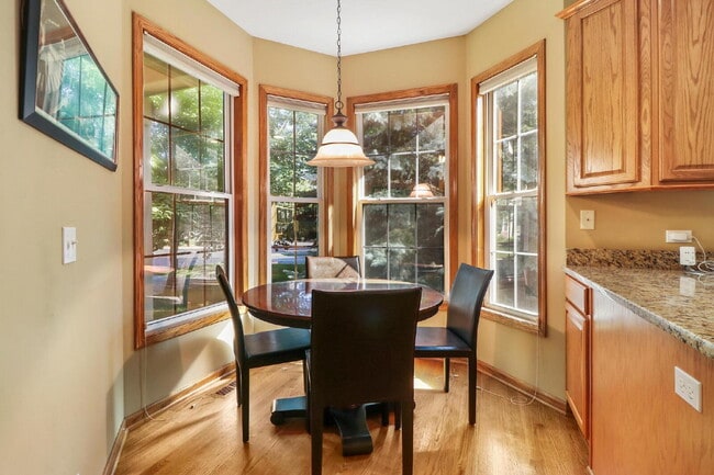 Building Photo - Spacious 3-Bedroom Townhouse with Main-Flo...