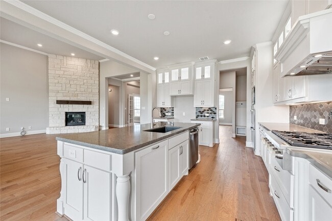 Building Photo - 813 Gallant Fox Trail