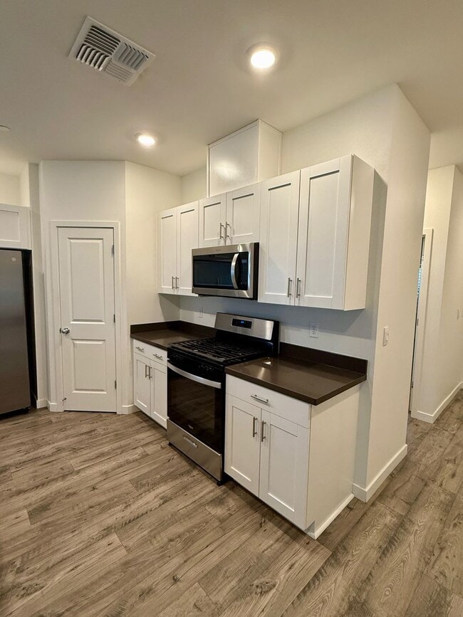 Building Photo - Beautiful 3 bedroom 2 bath w/Pool available in Orland!